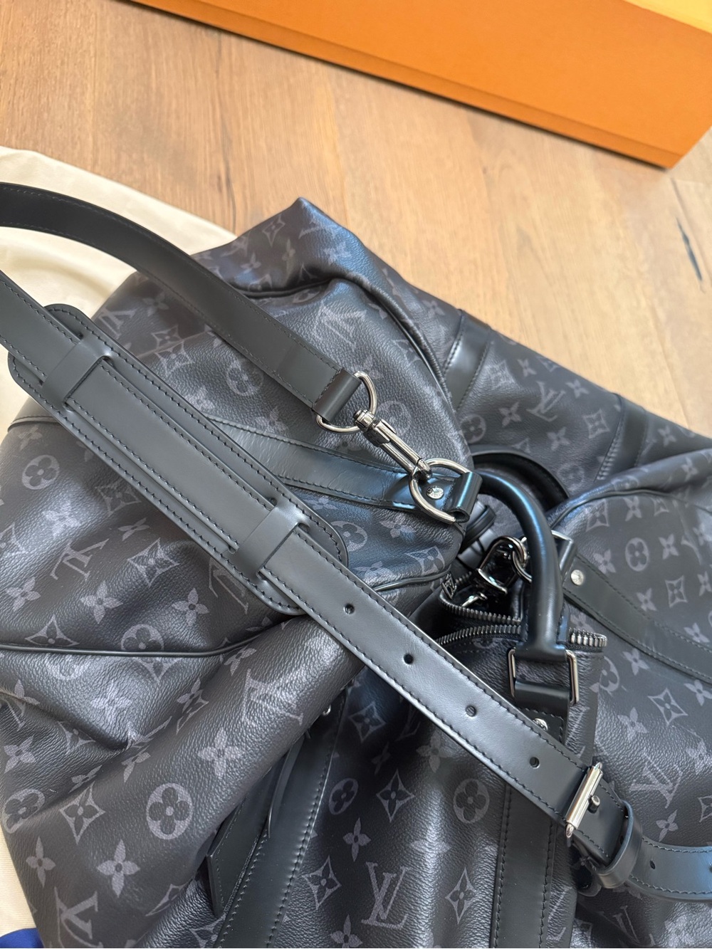 Louis Vuitton Keepall Bandoulière 55 Black Monogram Eclipse Duffel Bag - Picture 6 of 12